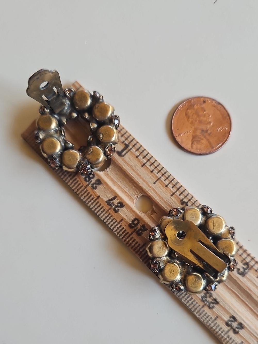 Vintage Topaz Amber Colored Rhinestones Wreath Laurel Design Earrings STUNNING! - Picture 4 of 7